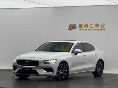 Volvo S60 2022, фото 1