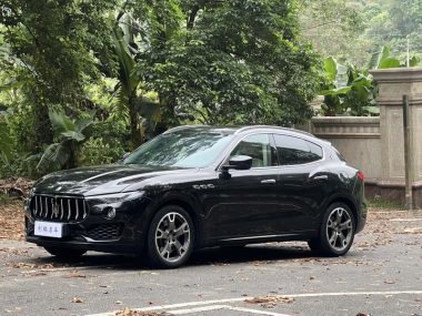 Maserati Levante 2018, фото 1