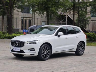 Volvo XC60 2020, фото 1
