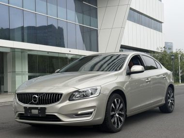 Volvo S60 2019, фото 1