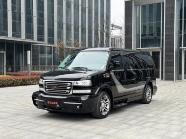 GMC Savana 2024, фото 1