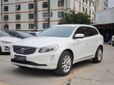 Volvo XC60 2018, фото 1