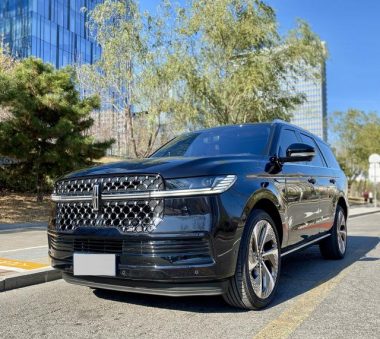 Lincoln Navigator 2025, фото 1