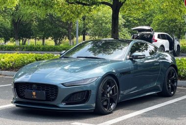 Jaguar F-TYPE 2024, фото 1