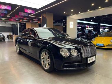Bentley Flying Spur 4.0T V8 Standard — фото 3