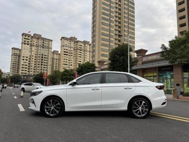 Geely Emgrand 4 1.5L CVT — фото 4