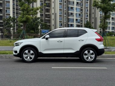 Volvo XC40 T3 — фото 4