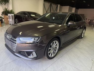 Audi A4L 2019, фото 1