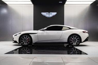 Aston Martin DB11 4.0T V8 Coupe — фото 4