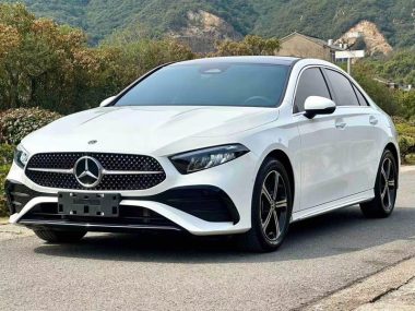 Mercedes-Benz A-Class 2025, фото 1