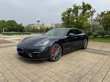 Porsche Panamera 2023, фото 1