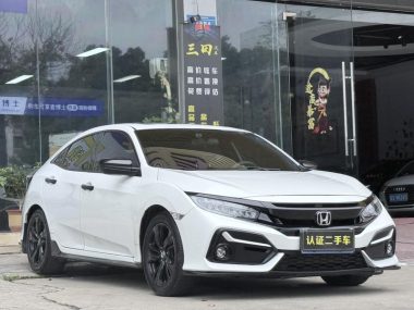 Honda Civic HATCHBACK 220TURBO CVT — фото 3