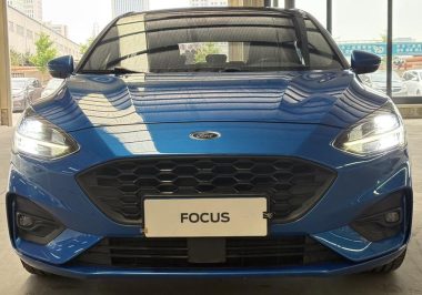 Ford Focus EcoBoost 180 ST Line — фото 2