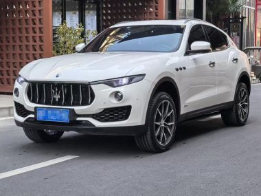 Maserati Levante 2018, фото 1