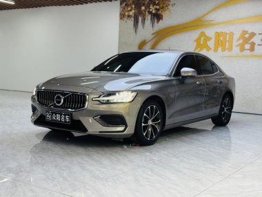 Volvo S60 2022, фото 1