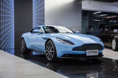 Aston Martin DB11 4.0T V8 Coupe — фото 3