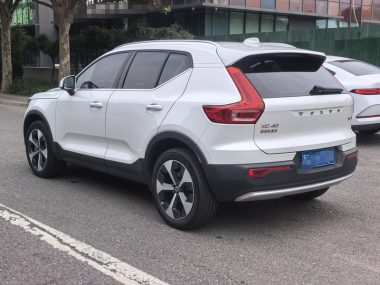 Volvo XC40 B4 — фото 4