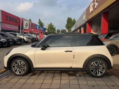 MINI MINI 1.5T COOPER 3-door Classic Line — фото 4