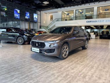 Maserati Levante 2018, фото 1