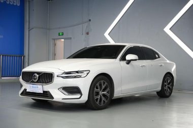 Volvo S60 2023, фото 1