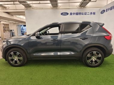 Volvo XC40 T3 — фото 3