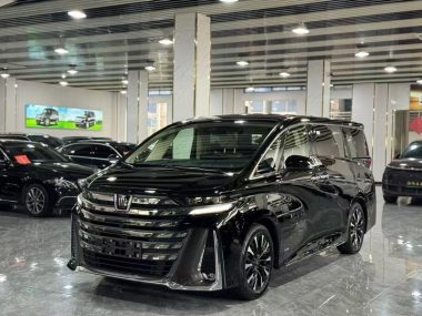 Toyota Vellfire 2024, фото 1