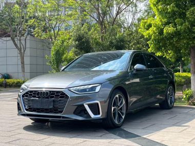 Audi A4L 2022, фото 1