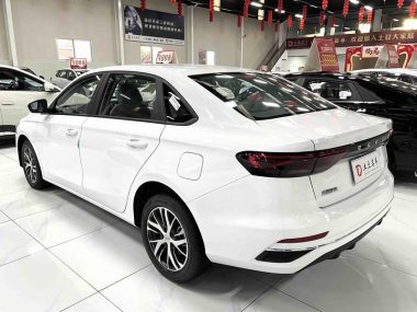 Geely Emgrand 4 1.5L CVT — фото 4