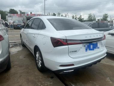 Roewe i5 1.5L CVT — фото 4