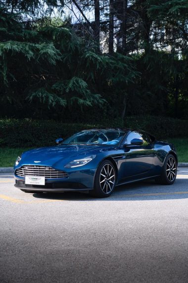 Aston Martin DB11 2022, фото 1