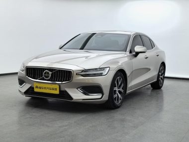 Volvo S60 2023, фото 1
