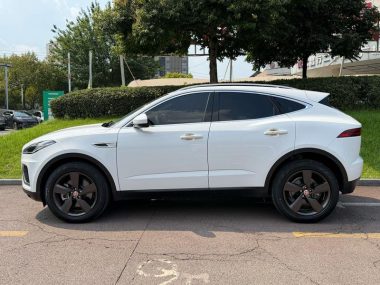 Jaguar E-PACE R-DYNAMIC S — фото 3