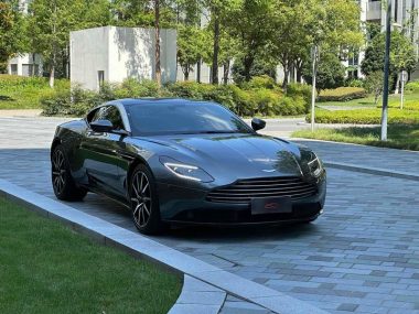 Aston Martin DB11 4.0T V8 — фото 3
