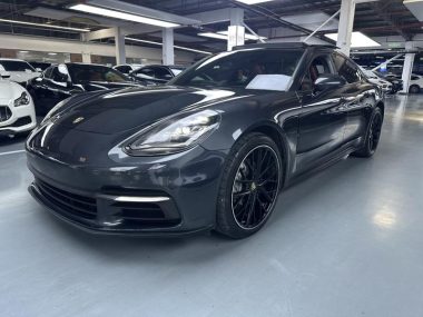 Porsche Panamera 2018, фото 1