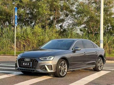 Audi A4L 2020, фото 1