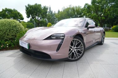 Porsche Taycan 2021, фото 1