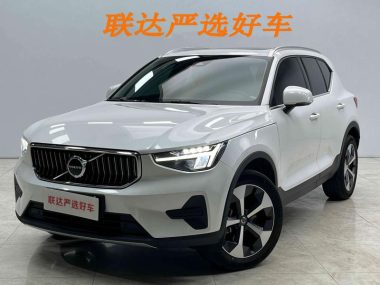 Volvo XC40 2023, фото 1