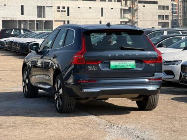 Volvo XC60 T8 — фото 4