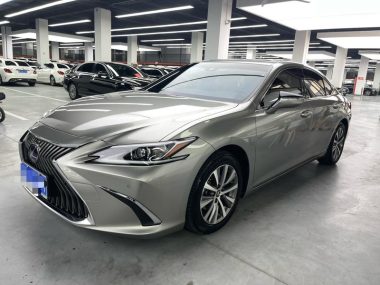 Lexus ES 2020, фото 1