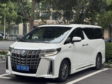 Toyota Alphard 2019, фото 1