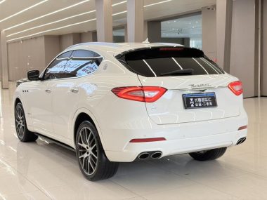 Maserati Levante 3.0T 350Hp Standard — фото 4
