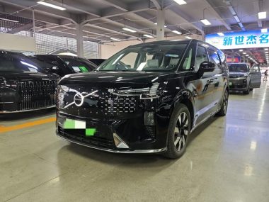 Volvo EM90 2024, фото 1