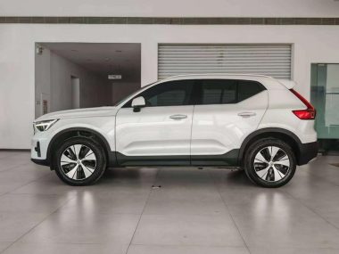 Volvo XC40 B3 — фото 4