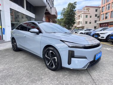 Geely Galaxy L6 1.5T DHT 60km PLUS — фото 3