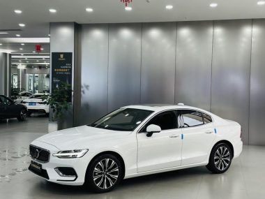 Volvo S60 2023, фото 1