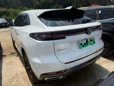 Changan UNI-K iDD 1.5T 130km — фото 4