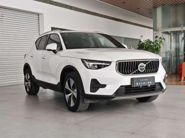 Volvo XC40 B3 — фото 3