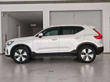 Volvo XC40 B3 — фото 4