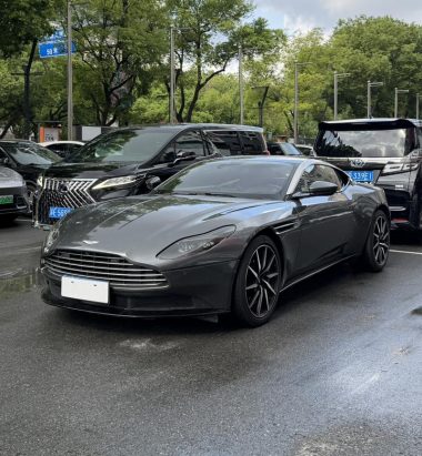 Aston Martin DB11 2018, фото 1