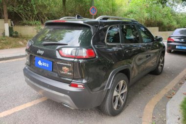 Jeep Cherokee 2.0T + VI — фото 3